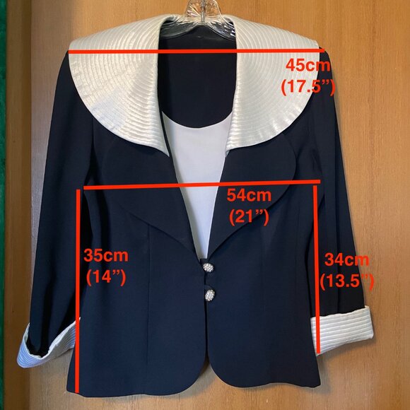 Big White Collar 2 piece blazer and skirt - Picture 3 of 12
